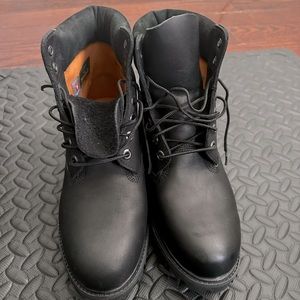 Lightly Worn Black Timberland Waterproof Winter boots size 8.5